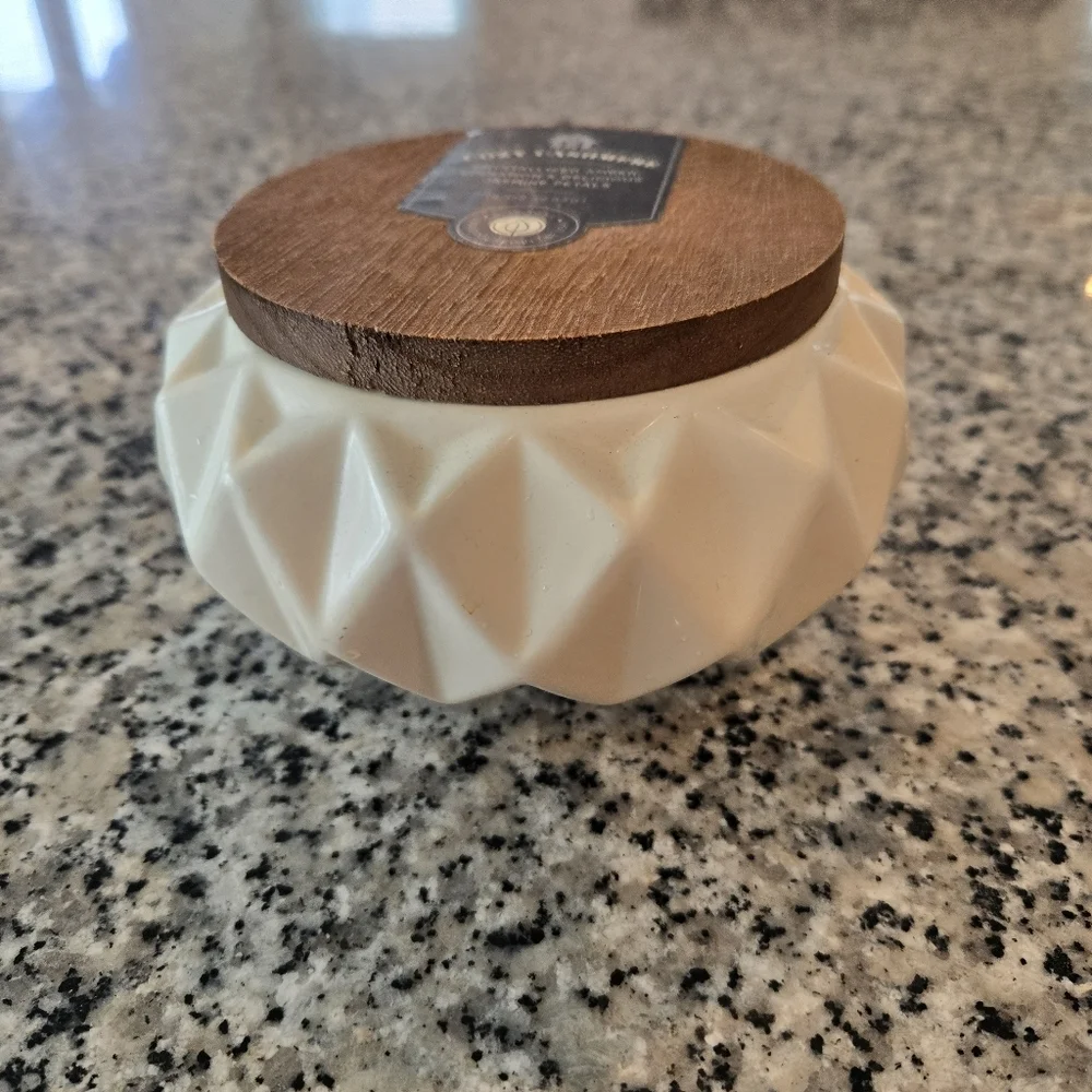 Geometric Cream Candle with Wooden Lid